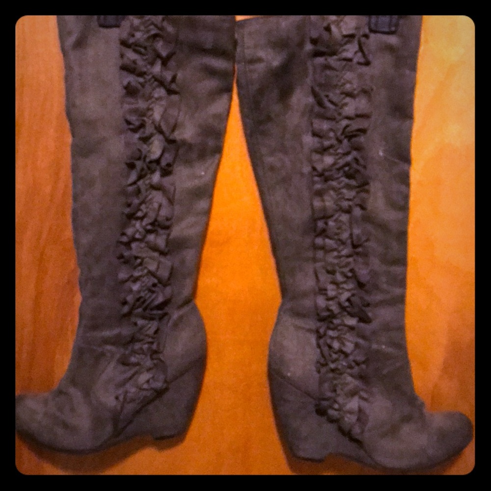 Grey wedge Swede boots